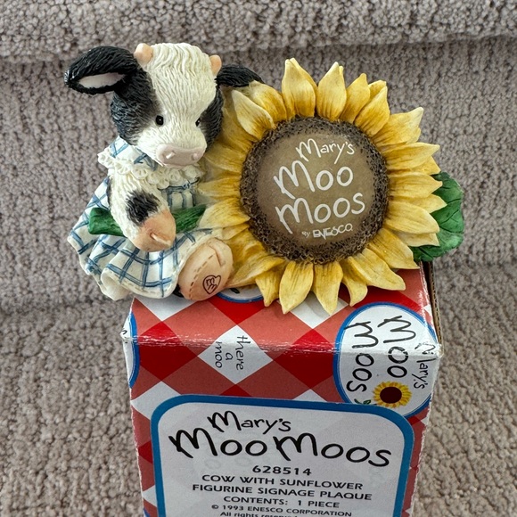 Enesco Other - Enesco Mary's Moo Moos Cow with Sunflower Figurine "Cow with Sunflower"